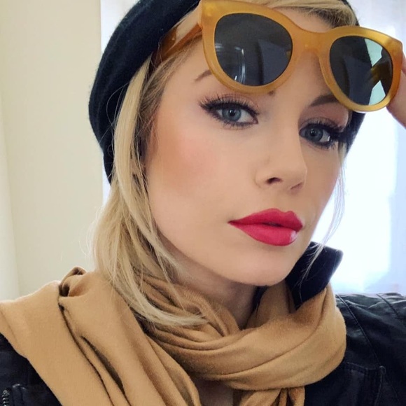 Meet your Posher, Tessa - Picture 1 of 1